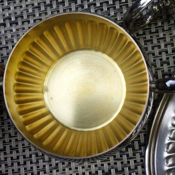 Vintage Oneida Silversmiths Cream, Sugar and Plate Set - Picture 7 of 12